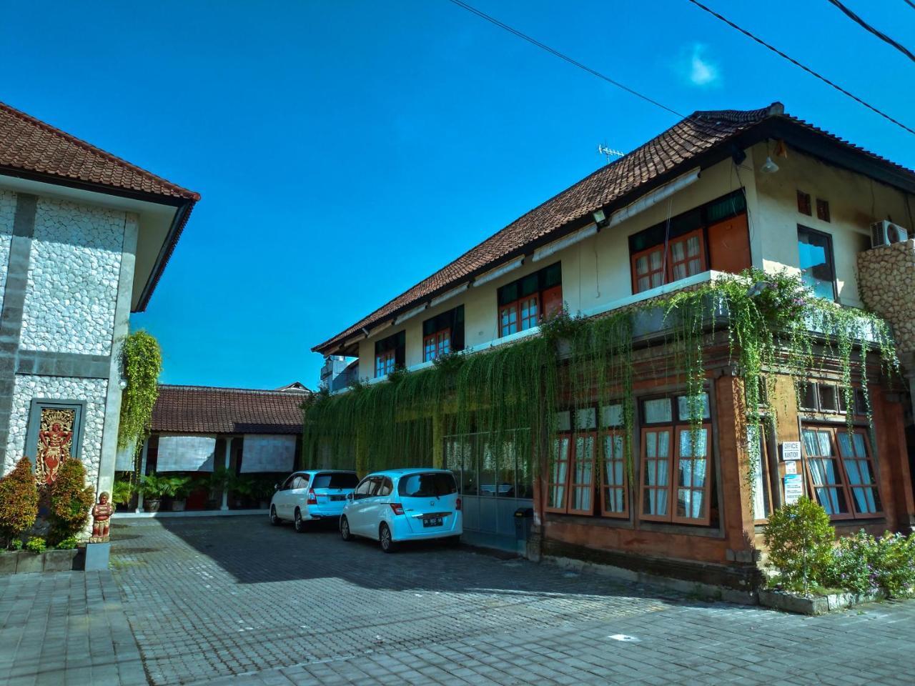 Catur Adi Putra Hotel Denpasar Exterior foto